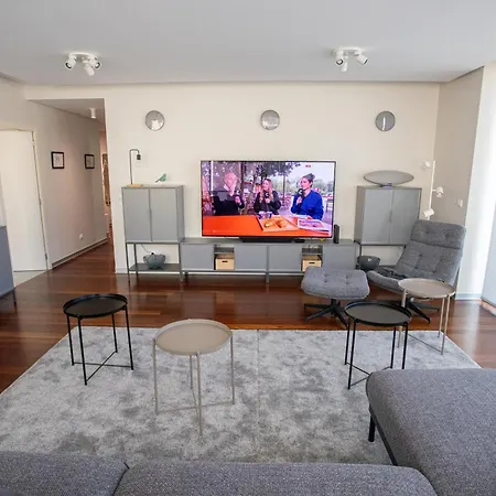 Plaza Apartment *